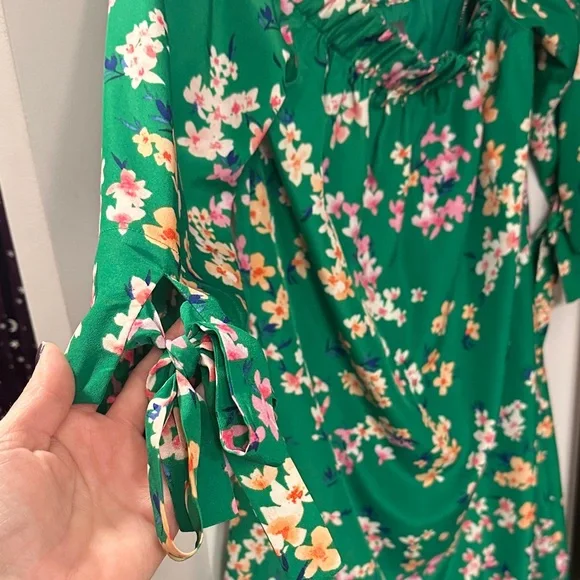 Vince Camuto Emerald Green Dress with Floral Accents - Picture 3 of 5